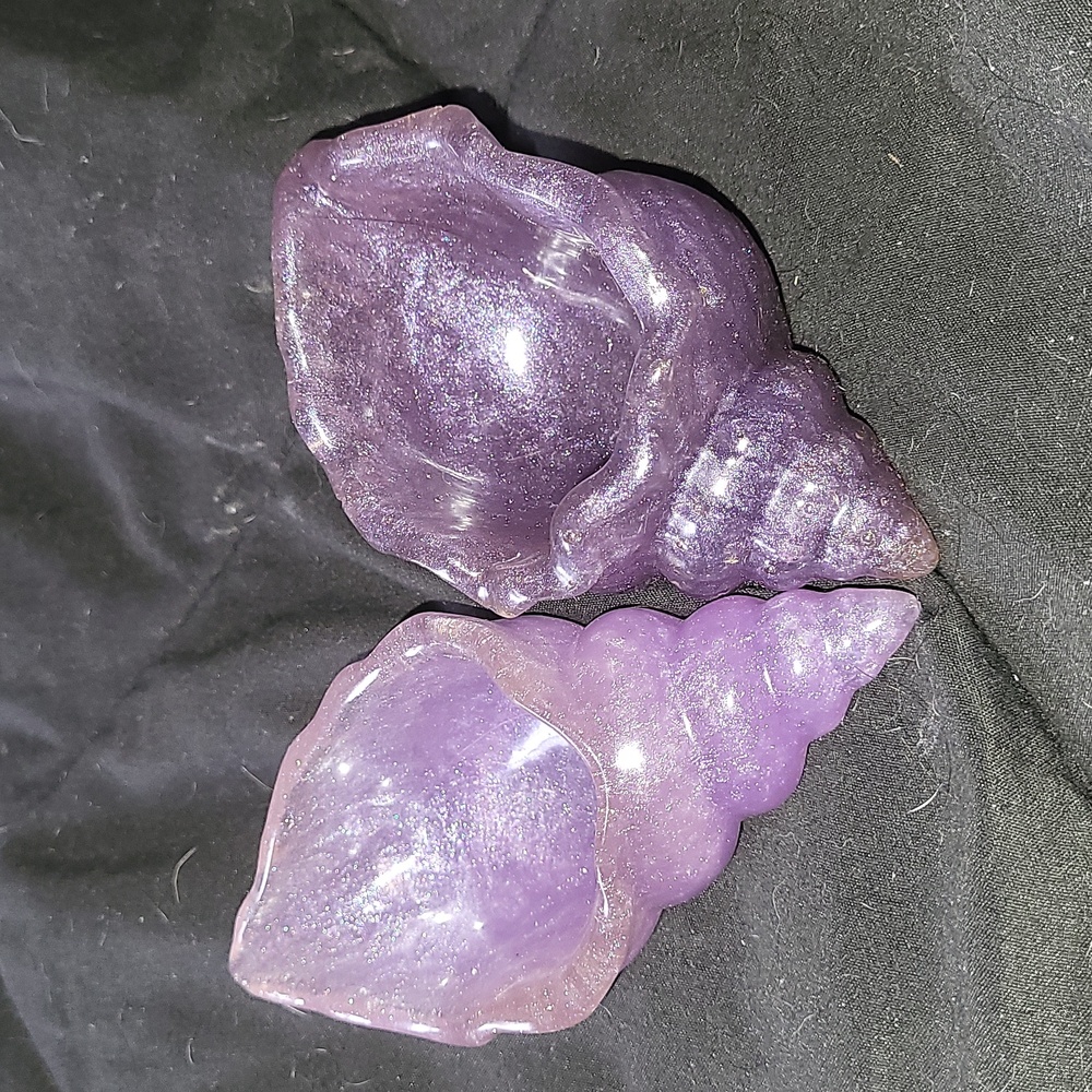 Purple resin seashells
